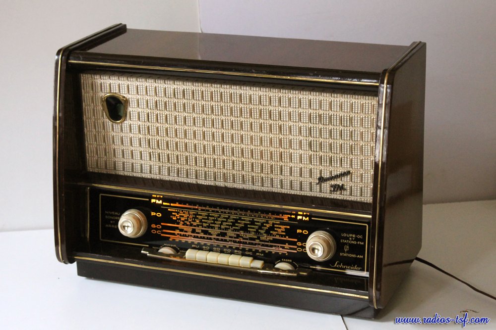 Radio TSF Schneider modèle Romance 58 FM