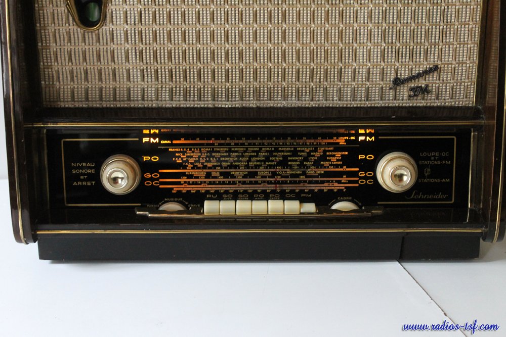 Radio TSF Schneider modèle Romance 58 FM